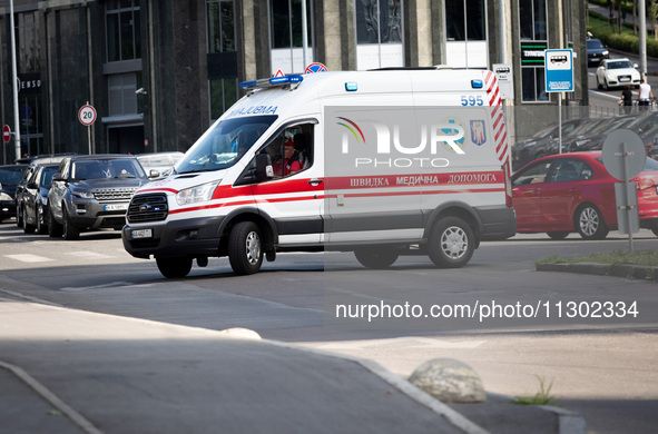 An ambulance is struggling through the traffic in the street of Kyiv, capital of Ukraine, in Kyiv, Ukraine, on June 3, 2024. NO USE RUSSIA....