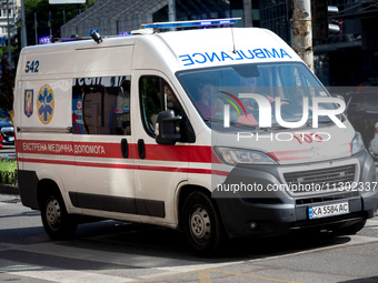 An ambulance is struggling through the traffic in the street of Kyiv, capital of Ukraine, in Kyiv, Ukraine, on June 3, 2024. NO USE RUSSIA....