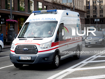 An ambulance is struggling through the traffic on Khreshchatyk Street in Kyiv, Ukraine, on June 3, 2024. NO USE RUSSIA. NO USE BELARUS. (