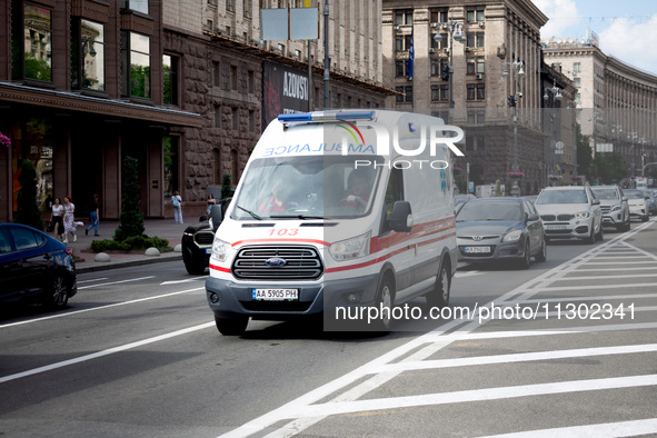 An ambulance is struggling through the traffic on Khreshchatyk Street in Kyiv, Ukraine, on June 3, 2024. NO USE RUSSIA. NO USE BELARUS. 