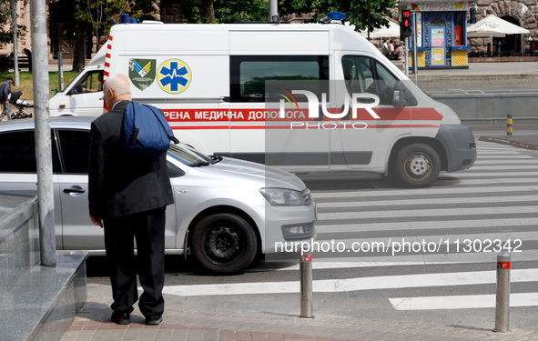 An ambulance is struggling through the traffic in the street of Kyiv, capital of Ukraine, in Kyiv, Ukraine, on June 3, 2024. NO USE RUSSIA....