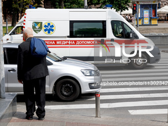 An ambulance is struggling through the traffic in the street of Kyiv, capital of Ukraine, in Kyiv, Ukraine, on June 3, 2024. NO USE RUSSIA....