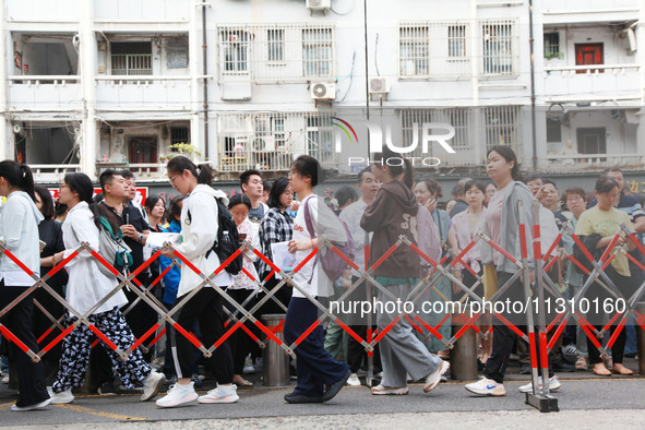 Candidates are starting to enter the test room at the entrance examination point of Nanjing Tianjiabing Senior High School in Nanjing, China...