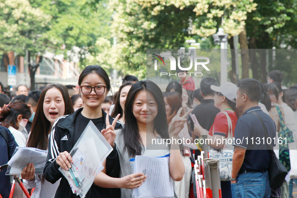 Candidates are starting to enter the test room at the entrance examination point of Nanjing Tianjiabing Senior High School in Nanjing, China...