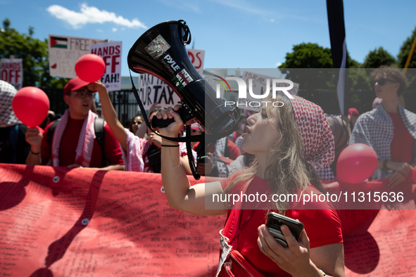 Thousands of pro-Palestinian demonstrators encircle the White House, forming a ‘red line’ to call for a end to Israel’s siege of Gaza, Washi...