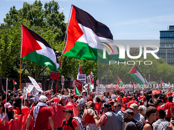 Thousands of pro-Palestinian demonstrators encircle the White House, forming a ‘red line’ to call for a end to Israel’s siege of Gaza, Washi...