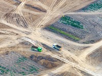 Workers are digging and cleaning the Huaihe River channel at the construction site of the second phase of the Huaihe River Waterway project...