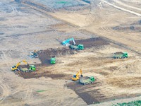 Workers are digging and cleaning the Huaihe River channel at the construction site of the second phase of the Huaihe River Waterway project...