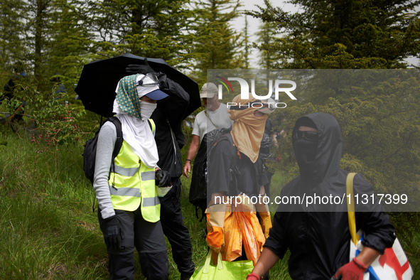 Protesters are gathering in the woods of Puylaurens. Nearly 5,000 people are participating in a weekend of action called 'Roue Libre' in the...