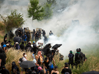 Black bloc is confronting riot police amid clouds of tear gas. Nearly 5,000 people are participating in a weekend of action called 'Roue Lib...