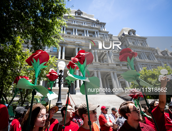 Thousands of pro-Palestinian demonstrators encircle the White House, forming a ‘red line’ to call for a end to Israel’s siege of Gaza, Washi...