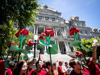 Thousands of pro-Palestinian demonstrators encircle the White House, forming a ‘red line’ to call for a end to Israel’s siege of Gaza, Washi...