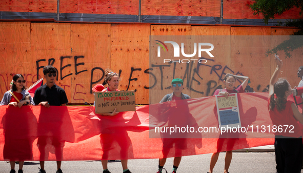 Thousands of pro-Palestinian demonstrators encircle the White House, forming a ‘red line’ to call for a end to the siege of Gaza and America...