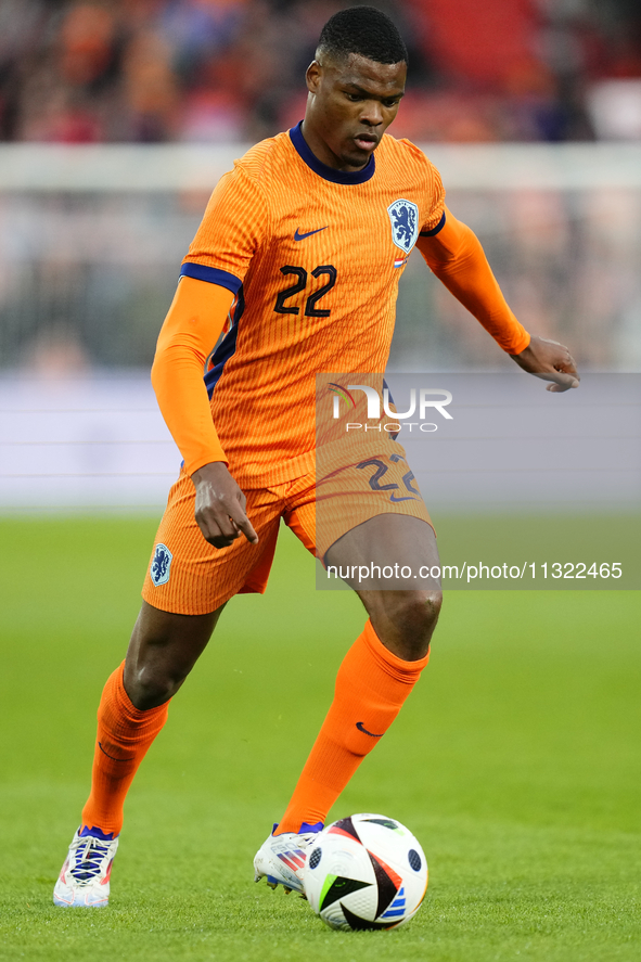 Denzel Dumfries Right Midfield of Netherland and Inter Milan during the international friendly match between Netherlands and Iceland at De K...