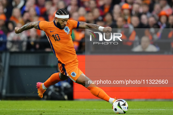 Memphis Depay Centre-Forward of Netherland and Atletico de Madrid controls the ball during the international friendly match between Netherla...