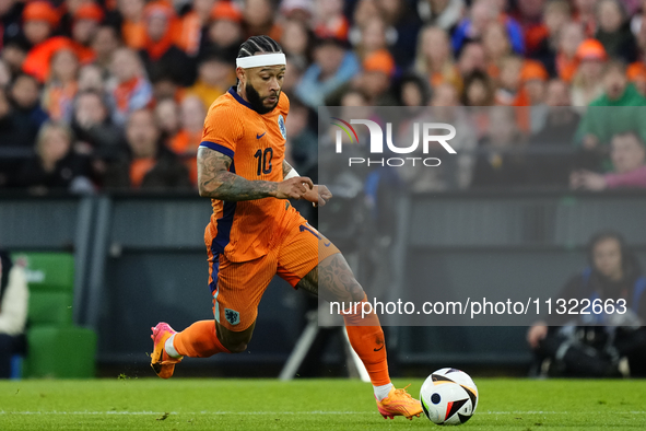 Memphis Depay Centre-Forward of Netherland and Atletico de Madrid controls the ball during the international friendly match between Netherla...