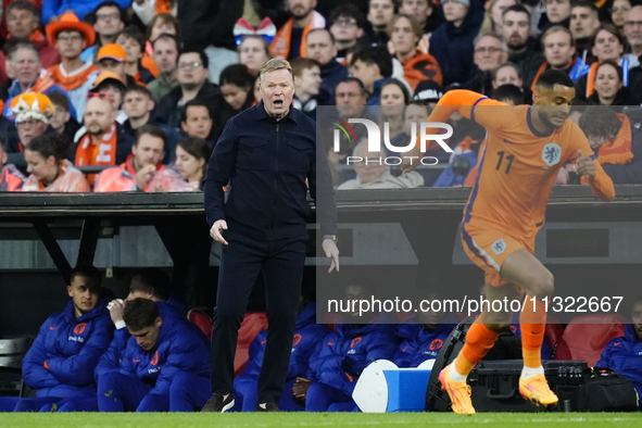 Ronald Koeman head coach of Netherland gives instructions during the international friendly match between Netherlands and Iceland at De Kuip...