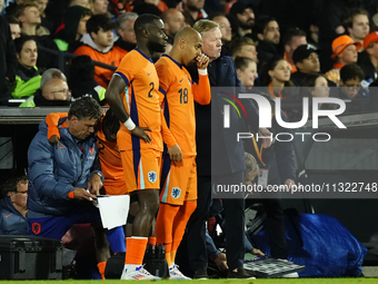 Ronald Koeman head coach of Netherland gives instructions  to Donyell Malen Right Winger of Netherland and Borussia Dortmund during the inte...