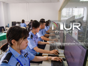 Staff members of the quality inspection team are checking the scanning quality at the scanning point of the Jiangsu Provincial College Entra...