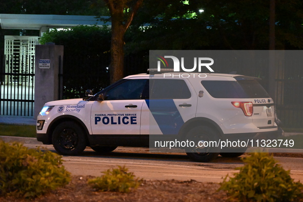 Police are present following a reported fence jumper at the Federal Bureau of Investigation (FBI) building in Chicago, Illinois, United Stat...