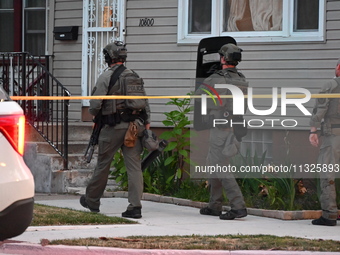 The Chicago Police SWAT Team is arriving at residences to search for suspects involved in the shooting of a 67-year-old male food vendor in...