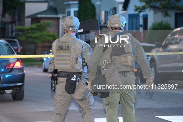 The Chicago Police SWAT Team is arriving at residences to search for suspects involved in the shooting of a 67-year-old male food vendor in...