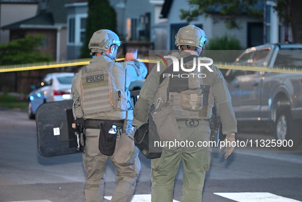 The Chicago Police SWAT Team is arriving at residences to search for suspects involved in the shooting of a 67-year-old male food vendor in...