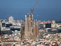 A crane is being installed in the Sagrada Familia to undertake the final works of the basilica. The 203-meter crane, of which there are only...