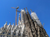 A crane is being installed in the Sagrada Familia to undertake the final works of the basilica. The 203-meter crane, of which there are only...