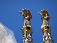 A crane is being installed in the Sagrada Familia to undertake the final works of the basilica. The 203-meter crane, of which there are only...