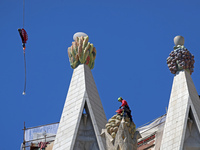 A crane is being installed in the Sagrada Familia to undertake the final works of the basilica. The 203-meter crane, of which there are only...