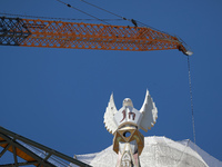 A crane is being installed in the Sagrada Familia to undertake the final works of the basilica. The 203-meter crane, of which there are only...