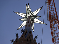 A crane is being installed in the Sagrada Familia to undertake the final works of the basilica. The 203-meter crane, of which there are only...