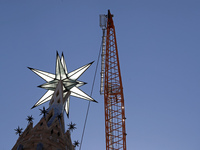 A crane is being installed in the Sagrada Familia to undertake the final works of the basilica. The 203-meter crane, of which there are only...