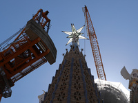 A crane is being installed in the Sagrada Familia to undertake the final works of the basilica. The 203-meter crane, of which there are only...