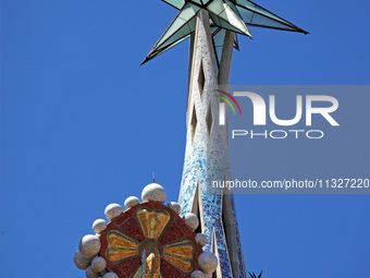 A crane is being installed in the Sagrada Familia to undertake the final works of the basilica. The 203-meter crane, of which there are only...