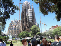 A crane is being installed in the Sagrada Familia to undertake the final works of the basilica. The 203-meter crane, of which there are only...