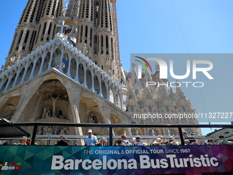 A crane is being installed in the Sagrada Familia to undertake the final works of the basilica. The 203-meter crane, of which there are only...