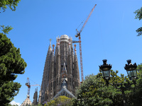 A crane is being installed in the Sagrada Familia to undertake the final works of the basilica. The 203-meter crane, of which there are only...