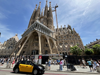 A crane is being installed in the Sagrada Familia to undertake the final works of the basilica. The 203-meter crane, of which there are only...