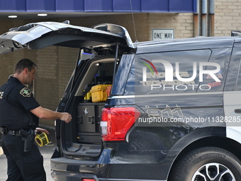 The Elmhurst Police are taking evidence out of US Bank. An armed bank robbery is occurring at US Bank in Elmhurst, Illinois, United States,...