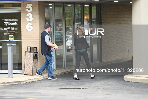 FBI agents are responding to US Bank to investigate a bank robbery. An armed bank robbery is occurring at US Bank in Elmhurst, Illinois, Uni...