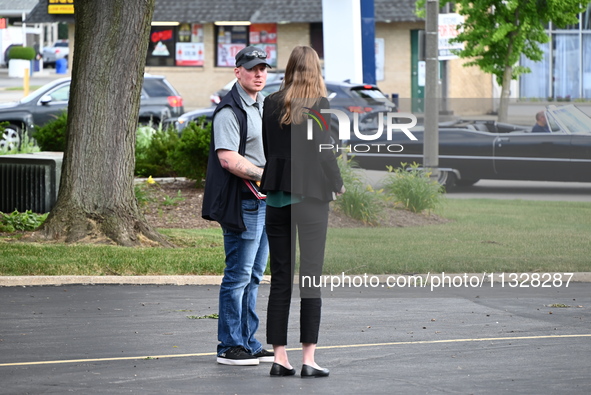 FBI agents are responding to US Bank to investigate a bank robbery. An armed bank robbery is occurring at US Bank in Elmhurst, Illinois, Uni...