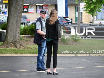 FBI agents are responding to US Bank to investigate a bank robbery. An armed bank robbery is occurring at US Bank in Elmhurst, Illinois, Uni...