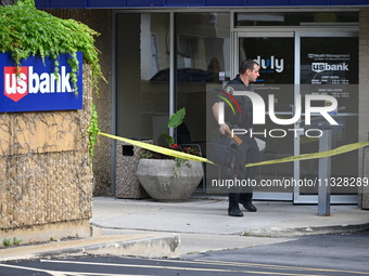 The Elmhurst Police are taking evidence out of US Bank. An armed bank robbery is occurring at US Bank in Elmhurst, Illinois, United States,...