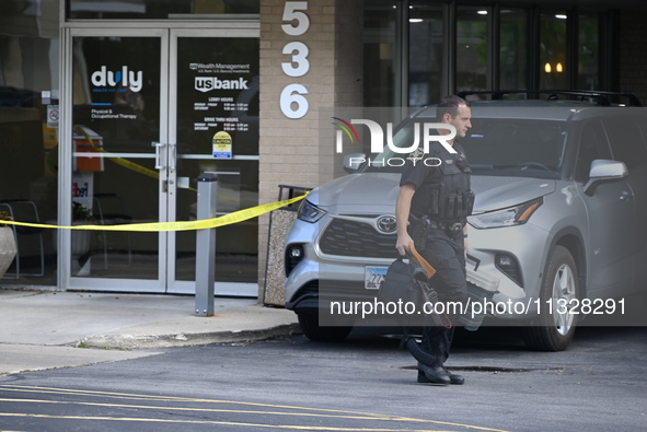 The Elmhurst Police are taking evidence out of US Bank. An armed bank robbery is occurring at US Bank in Elmhurst, Illinois, United States,...