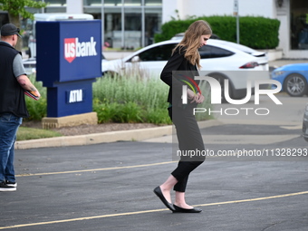 FBI agents are responding to US Bank to investigate a bank robbery. An armed bank robbery is occurring at US Bank in Elmhurst, Illinois, Uni...