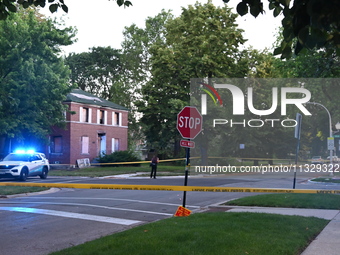 Chicago Police are blocking off roads at the scene of an early morning mass shooting. Four people are being shot in a mass shooting in Chica...