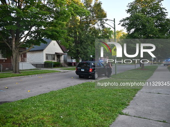 Chicago police are at the scene of an early morning mass shooting. Four people are being shot in a mass shooting in Chicago, Illinois, Unite...