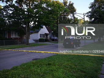 Chicago police are at the scene of an early morning mass shooting. Four people are being shot in a mass shooting in Chicago, Illinois, Unite...